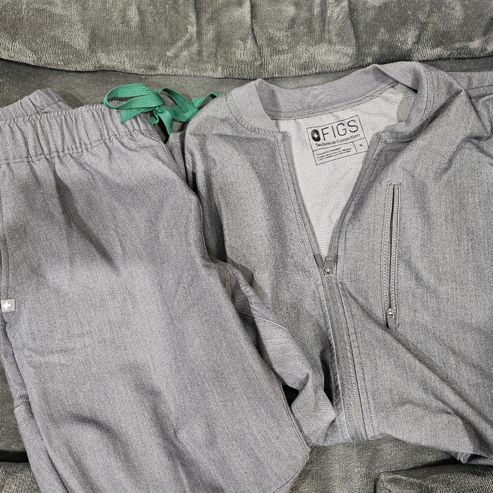 Figs Tech Set Gray Scrub Jacket And Matching Jogger Pants with Green Drawstring